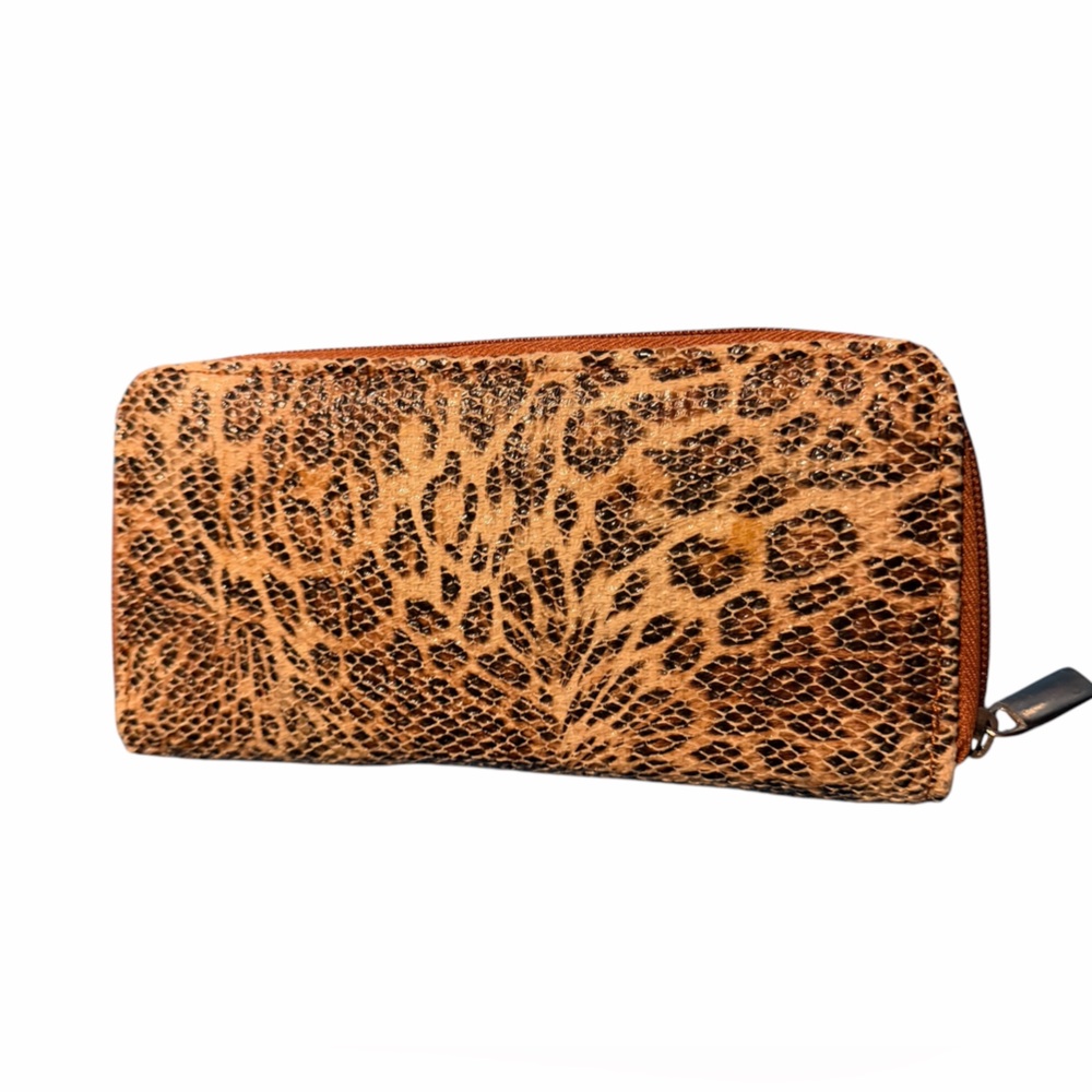 BNWOT LINEN Leopard Print Zip Wallet in Brown and Black